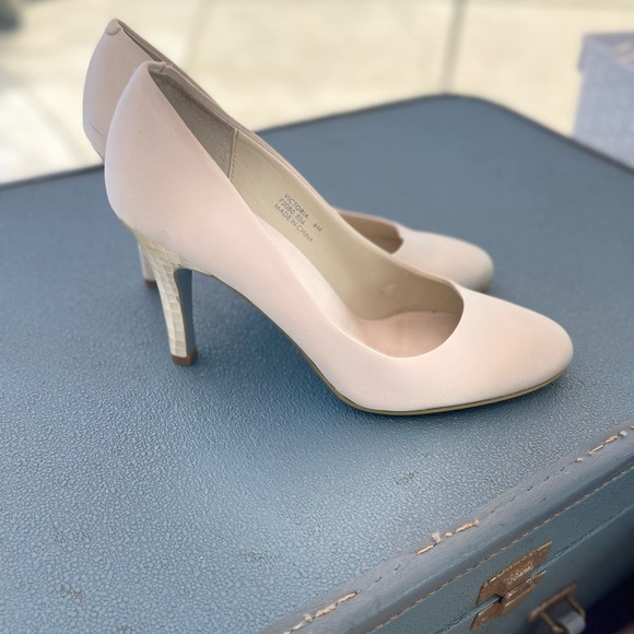 Bridal Shoes - Picture 2 of 9